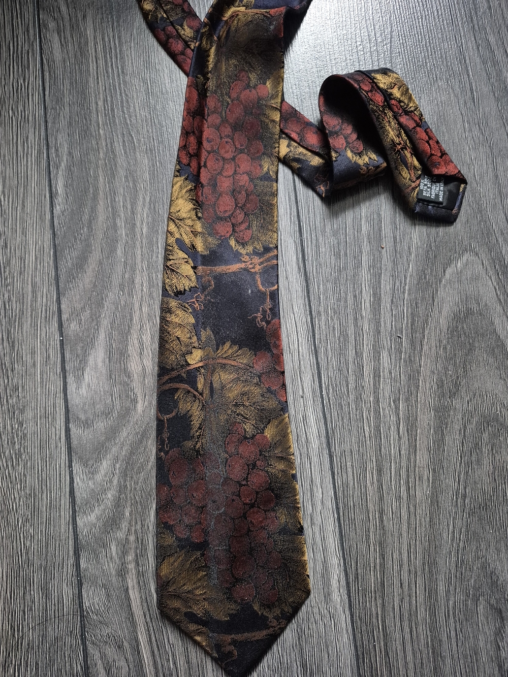 Vintage BOSS Hugo Boss Silk Tie Made in Italy Grape Vine Vineyard Dark Academia